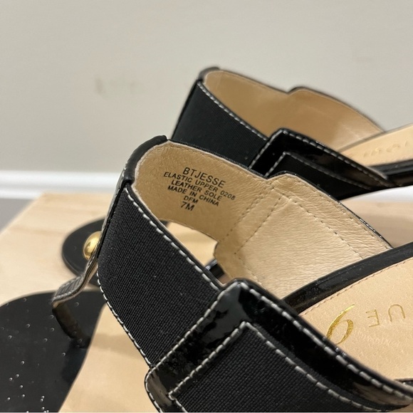 Boutique 9 Jesse Black Leather Block Heel Thong Sandals 7 - Picture 6 of 6
